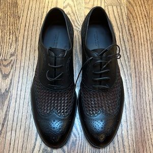 Bottega Véneta Black/Brown Wingtip style Oxford Shoe. Italian Leather, 42